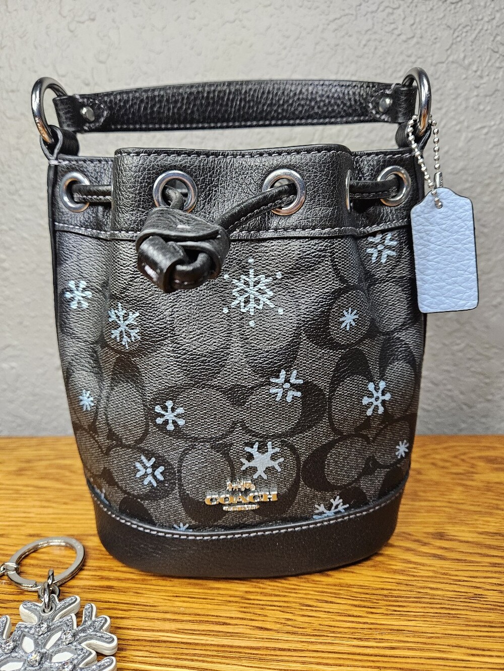 Coach Dempsey Drawstring Bucket Bag 15 With Matching Charm - Picture 2 of 11